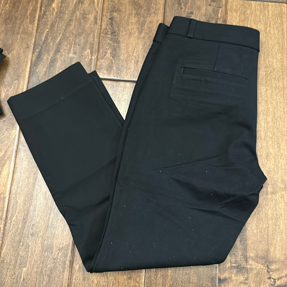 Banana Republic Sloan Fit Dress Pants Size 6P. Gently used. In great condition.